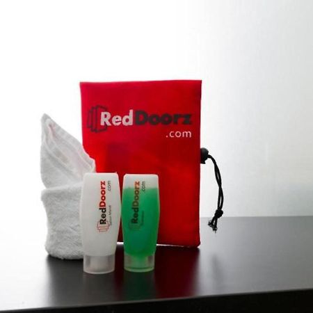 Reddoorz Plus @ Paal 2 Манадо Экстерьер фото